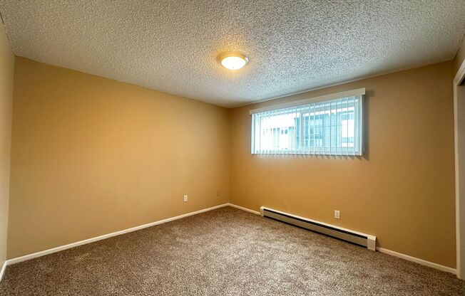 3 beds, 1 bath, 1,000 sqft, $1,300, Unit 3