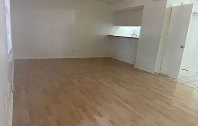 1 bed, 1 bath, 700 sqft, $1,024, Unit ELP2200-219
