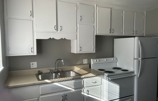 2 beds, 1 bath, 750 sqft, $1,070, Unit B08 1050 14