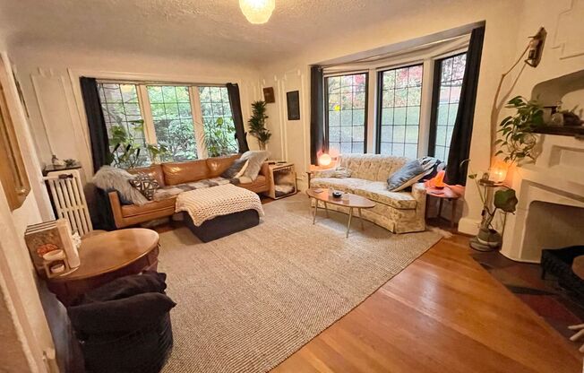 Art Deco Corner Unit