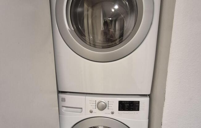 2 beds, 2 baths, 1,264 sqft, $3,100, Unit 207