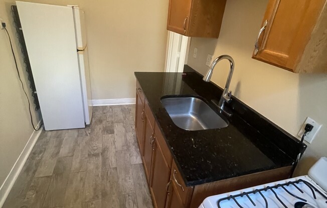 1 bed, 1 bath, $2,800, Unit 14