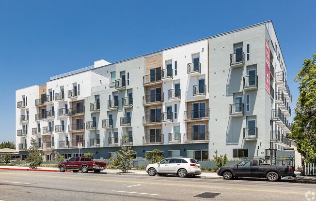 4 beds, 4 baths, 1,370 sqft, $4,640, Unit 105