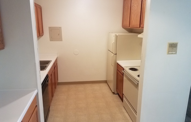 2 beds, 1 bath, 840 sqft, $925, Unit 102