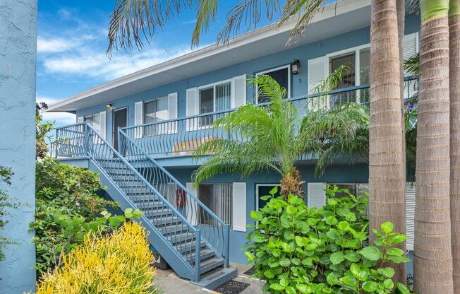 Fantastic one bedroom apartment just a block to the beach!