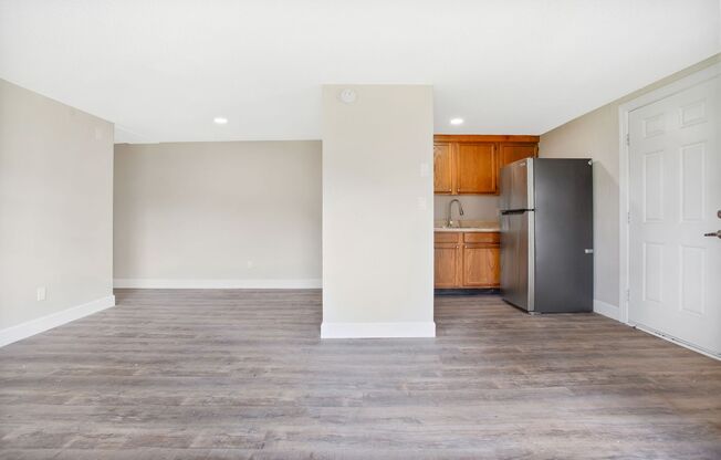2 beds, 1 bath, 614 sqft, $1,499, Unit Ren705