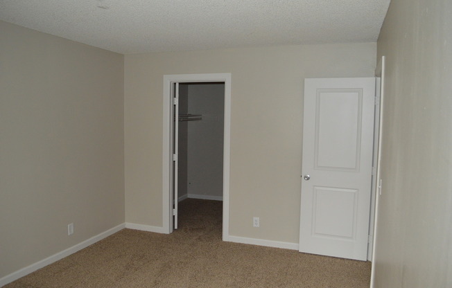 2 beds, 1 bath, 950 sqft, $2,418, Unit D6