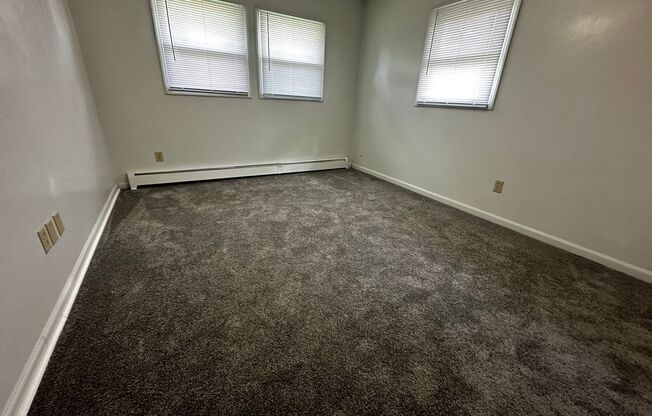 2 beds, 1 bath, $950, Unit 3