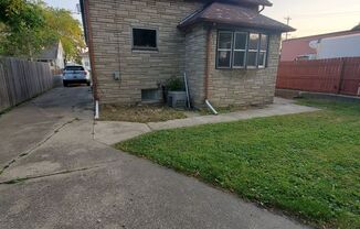 3 beds, 1 bath, $1,595