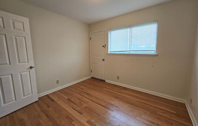 2 beds, 1 bath, $850, Unit 2