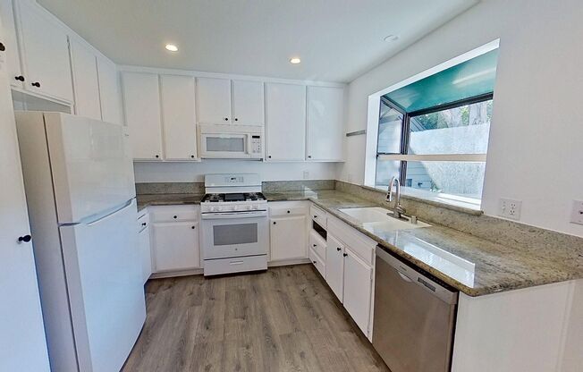 2438 Brittany Woods Ln: Charming 3 Bed 2.5 Bath in Costa Mesa!