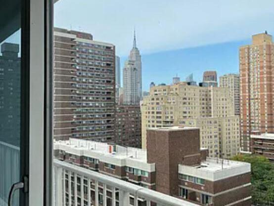 Studio, 1 bath, 450 sqft, $3,700, Unit 16G