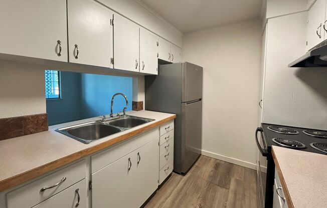 1 bed, 1 bath, 600 sqft, $999, Unit 16