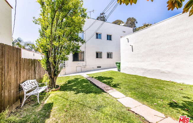 1142 S MULLEN AVE