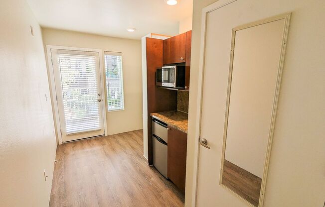 Studio, 1 bath, 160 sqft, $1,145, Unit 259