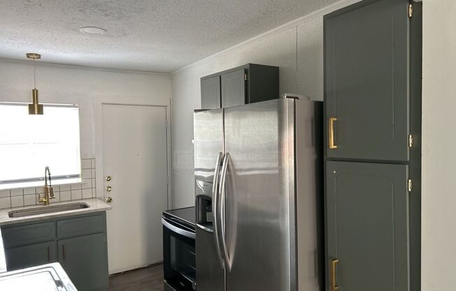 2 beds, 1 bath, $995, Unit 1704 Alamo Ave