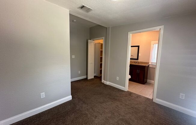 2 beds, 2 baths, 946 sqft, $1,600, Unit Unit 4