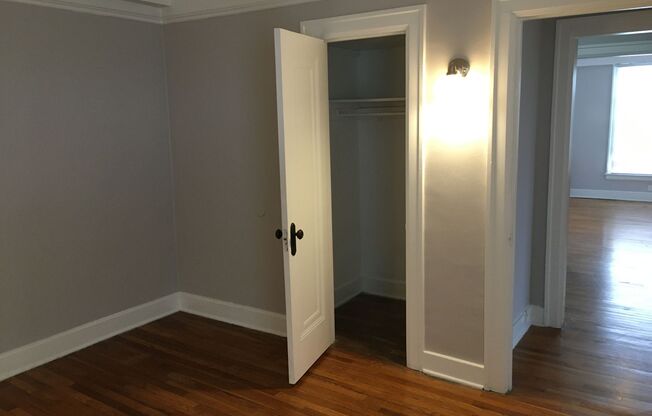 2 beds, 1 bath, 962 sqft, $1,475, Unit 3C