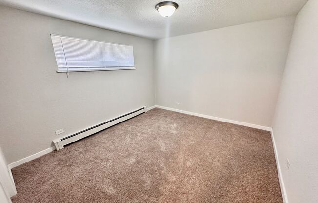 3 beds, 1 bath, 900 sqft, $1,640, Unit 1