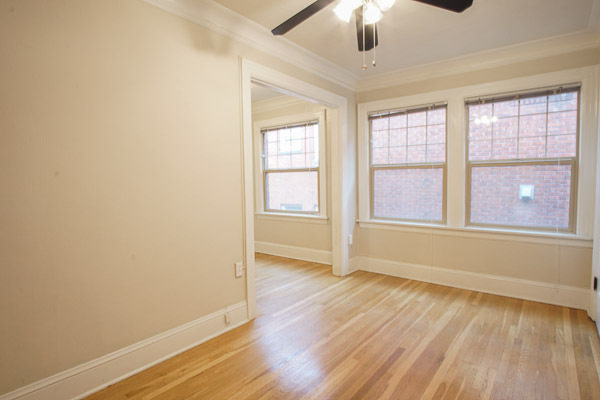 Bright Top Floor One-Bedroom in Amazing Location!