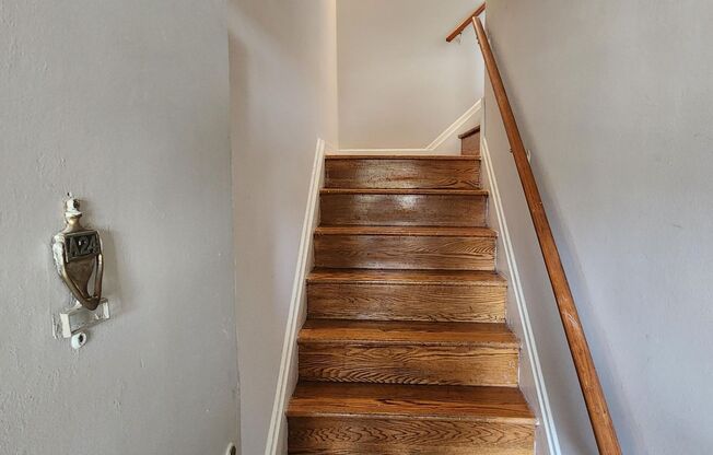 2 beds, 1 bath, 897 sqft, $2,385, Unit A-24