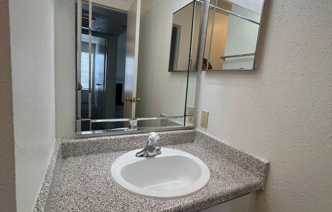 1 bed, 1 bath, 660 sqft, $1,000, Unit 102