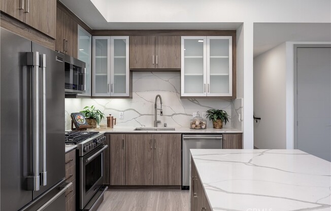 2 beds, 2 baths, 1,305 sqft, $3,418, Unit 204
