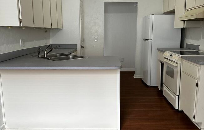 3 Bed/ 2 Bath Home in Serenola Manor