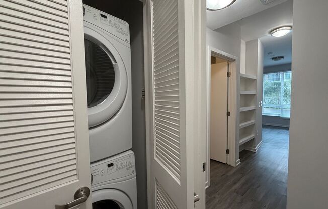 1 bed, 1.5 baths, 889 sqft, $2,740, Unit 256