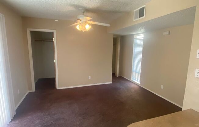 Spacious 2 Bedroom Condo for Rent!