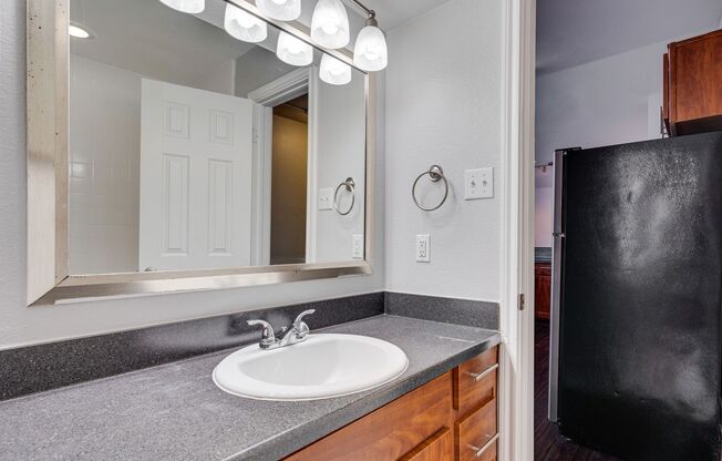 2 beds, 2 baths, $1,650, Unit Unit 213