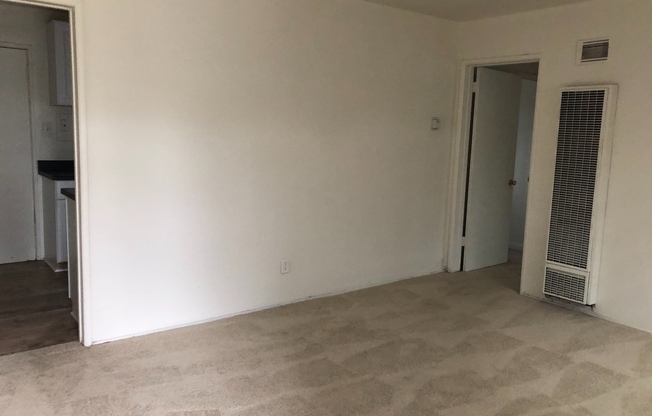 3 beds, 1 bath, 1,000 sqft, $1,950, Unit 4659