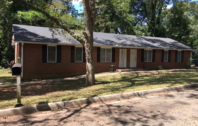 Quiet Neighborhood in Downtown Douglasville