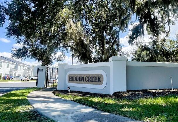 Beautiful Townhouse 3Beds / 2 and Half Bath