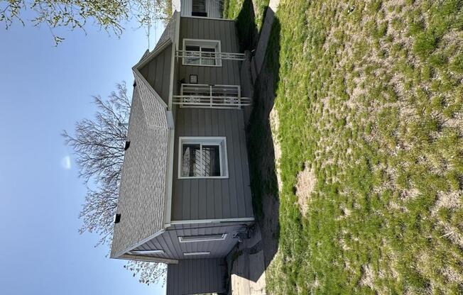 813 W 26 ST
