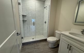 2 beds, 1 bath, $2,800, Unit 301