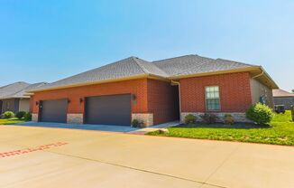 1/2 OFF 1ST MONTHS RENT!!! NEW LUXURY 3 BED 2.5 BATH TOWNHOUSE!!!