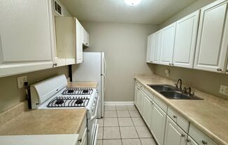 1 bed, 1 bath, $899