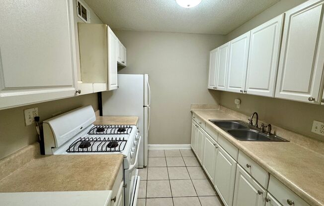 1 bed, 1 bath, $899
