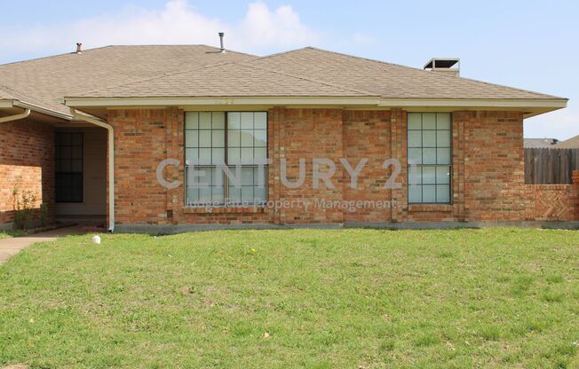 Cozy 3/2/1 Duplex in DeSoto For Rent!