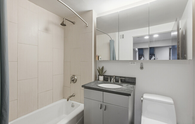3 beds, 1 bath, 775 sqft, $4,200, Unit A6C