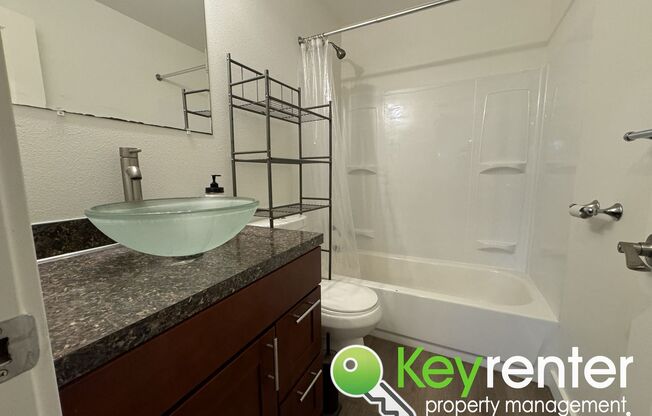 2 beds, 1.5 baths, 1,000 sqft, $2,000, Unit Unit A (Upstairs)