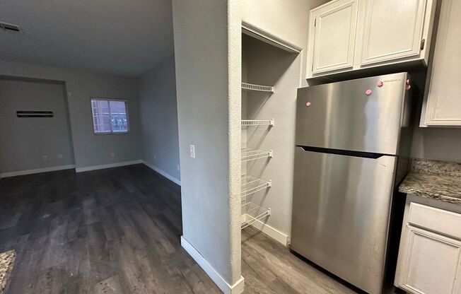 3 beds, 2 baths, $1,400, Unit # 1172