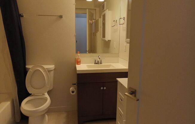 Studio, 1 bath, $1,095, Unit Unit B