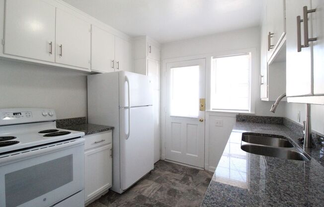 2 beds, 2 baths, $1,400, Unit 7543 TERRACE