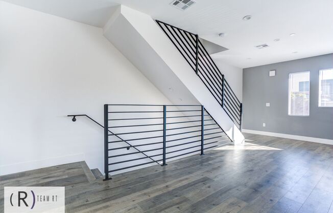 3 beds, 3 baths, 1,565 sqft, $3,600, Unit 11639 1/2 Burbank Blvd