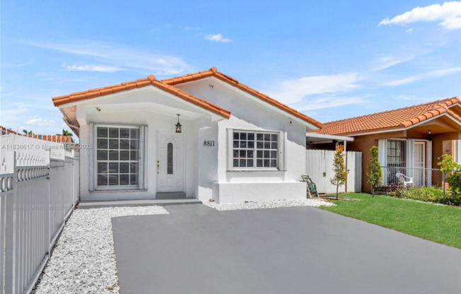 8811 NW 112 TER