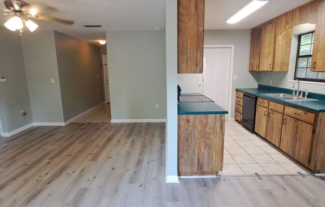 3/2 house in convenient NW location!