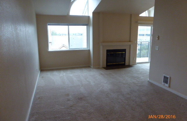 3 Bed 2 Bath Condo in Factoria
