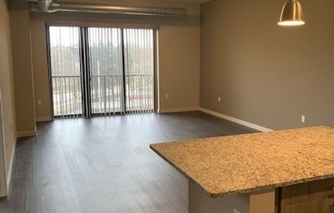1 bed, 1 bath, 852 sqft, $1,725, Unit 428